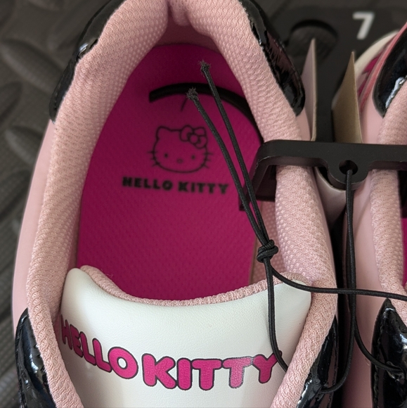 Hello Kitty shoes - Picture 8 of 8